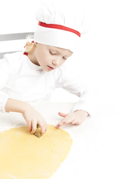 Meisje snijden cookies — Stockfoto