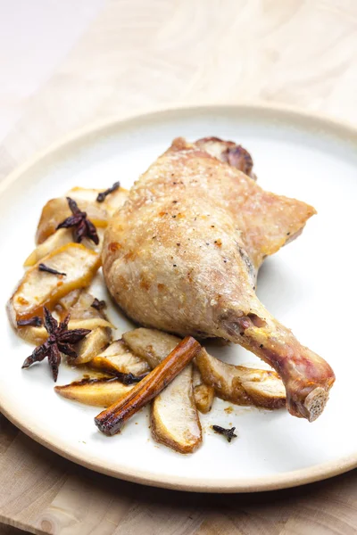 Duck baked with apples — Stock Photo, Image