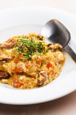 sebze ve sosisli yumurta