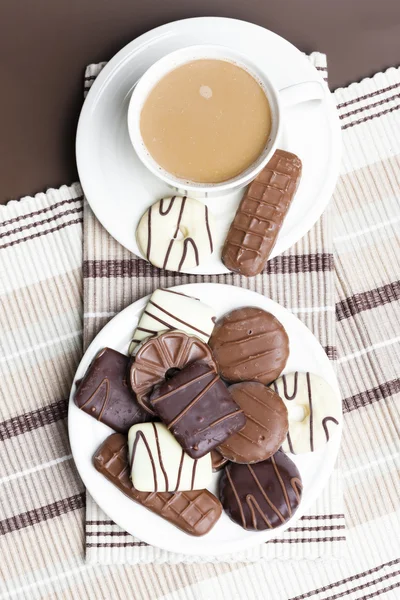 Cup of coffee with chocolate biscuits — Stock Photo, Image