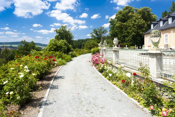 Kozel Palace with garden — Stock Photo, Image