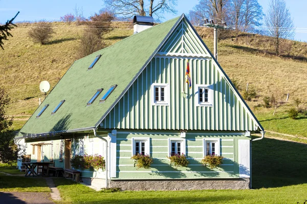 Green cottage — Stock Photo, Image