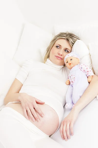 Mujer embarazada descansando —  Fotos de Stock