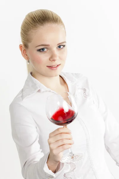 Kvinna med ett glas vin — Stockfoto
