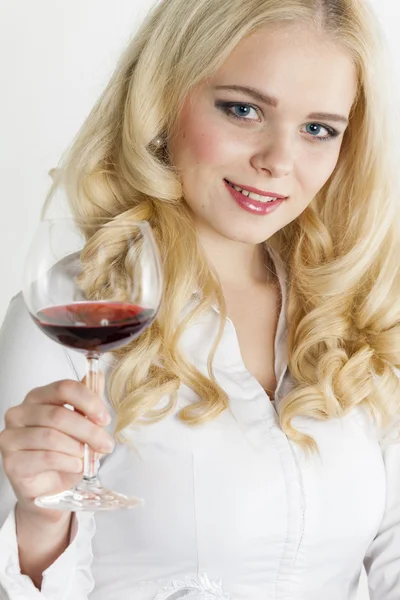 Bir bardak şarabı olan kadın. — Stok fotoğraf