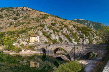 San Domenico Gölü ile Eremo di San Domenico Scanno yakınlarında, L 'Aquila, Abruzzo bölgesi, İtalya