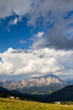 Dolomites, İtalya 'da Passo Giau yakınlarındaki manzara