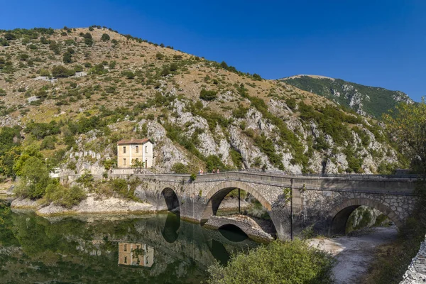 San Domenico Järvi Eremo San Domenicon Kanssa Lähellä Scannoa Aquilan — kuvapankkivalokuva