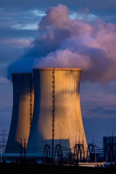 原子力発電所チェコ共和国ヴィソチナ州ドゥコヴァニ — ストック写真