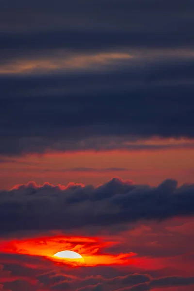 Прекрасне Небо Хмарою Перед Заходом Сонця — стокове фото