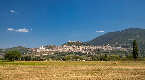 Panoramik manzara Assisi ortaçağ kasabası, Perugia ili, Umbria bölgesi, İtalya