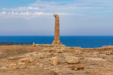 Capo Colonna, Crotone, Calabria, İtalya yakınlarındaki Hera Lacinia Tapınağı.