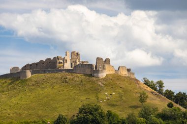 Slovakya, Myjava yakınlarındaki Branc kalesinin kalıntıları