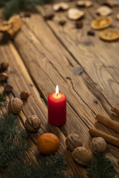 Traditionelle Tschechische Weihnachten Auf Holzdekoration Mit Zweigen Kerzen Äpfeln Orangen — Stockfoto