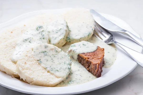 Nötkött Med Dillsås Och Dumplings — Stockfoto