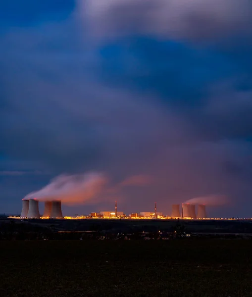 原子力発電所チェコ共和国ヴィソチナ州ドゥコヴァニ — ストック写真