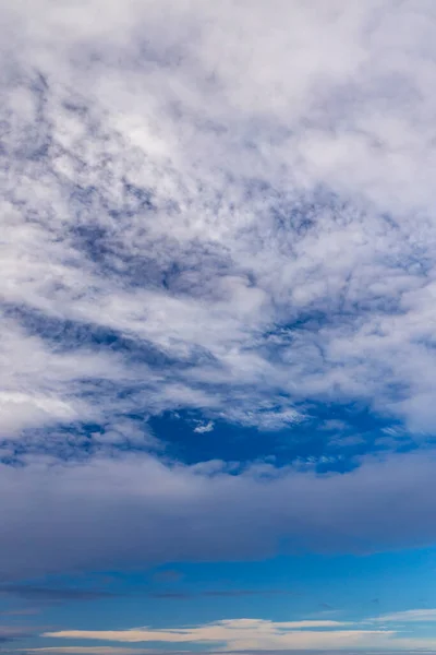 Kışın Parçalı Bulutlu Gökyüzü — Stok fotoğraf