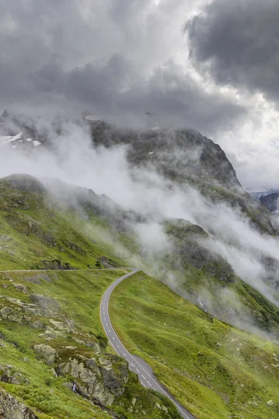 Paisaje Alpino Típico Los Alpes Suizos Cerca Sustenstrasse Urner Alps —  Fotos de Stock