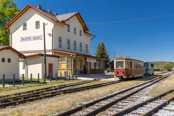 Tren Vía Estrecha Jindrichuv Hradec Nova Bystrice Estación Nova Bystrice —  Fotos de Stock