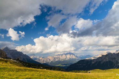 Dolomites, İtalya 'da Passo Giau yakınlarındaki manzara