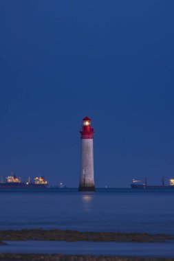Ile de Re yakınlarındaki Phare de Chauvea gemileriyle La Rochelle, Pays de la Loire, Fransa