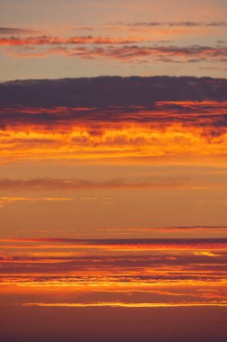 Gün batımından önce bulutlu güzel gökyüzü