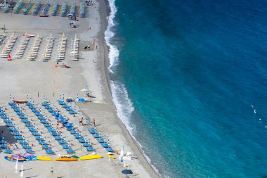 İtalya 'nın Calabria bölgesindeki Ruffo di Scilla plajı.