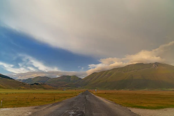 Landscape Castelluccio Village National Park Monte Sibillini Umbria Region Italy — Stock Photo, Image