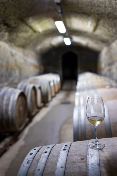 Weinkeller Mit Fässern Traditioneller Wein Namens Bikaver Bei Eger Ungarn — Stockfoto