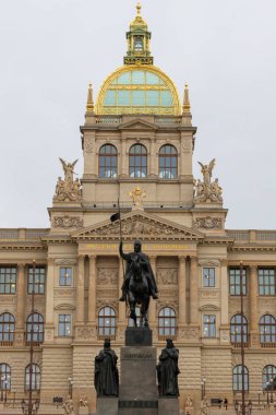 Prag 'daki Ulusal Müze' de Çek Cumhuriyeti 'nin Aziz Wenceslas heykeli