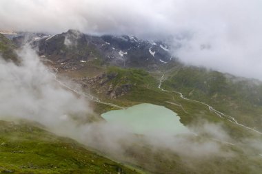 Steinsee, Urner Alpleri, Bern Kantonu ve İsviçre 'nin tipik İsviçre Alp Dağları manzarası