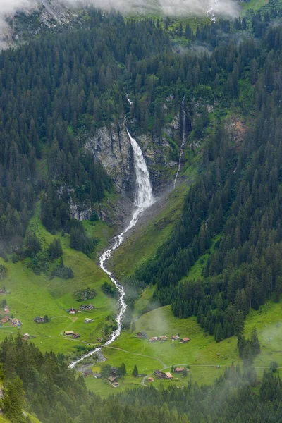 Paisaje Alpino Típico Con Cascadas Niemerstafelbachfall Alpes Suizos Cerca Klausenstrasse — Foto de Stock