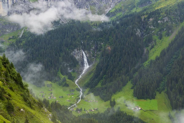 Τυπικό Αλπικό Τοπίο Καταρράκτες Niemerstafelbachfall Ελβετικές Άλπεις Κοντά Klausenstrasse Spiringen — Φωτογραφία Αρχείου
