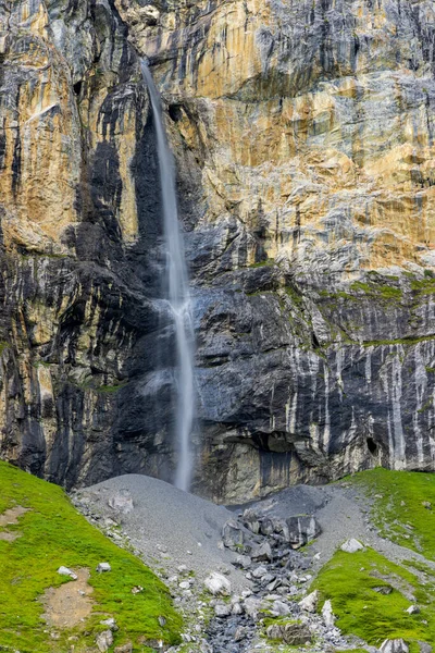 Typisch Alpenlandschap Met Watervallen Zwitserse Alpen Bij Klausenstrasse Spiringen Kanton — Stockfoto