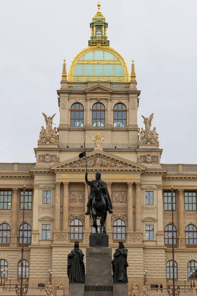 Muzeum Narodowe Pradze Posągiem Wacława Czechy — Zdjęcie stockowe