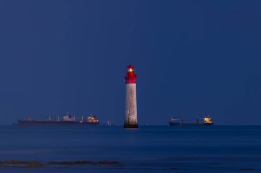 Ile de Re yakınlarındaki Phare de Chauvea gemileriyle La Rochelle, Pays de la Loire, Fransa