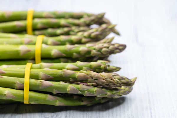 Stillleben Mit Frischem Grünen Spargel — Stockfoto