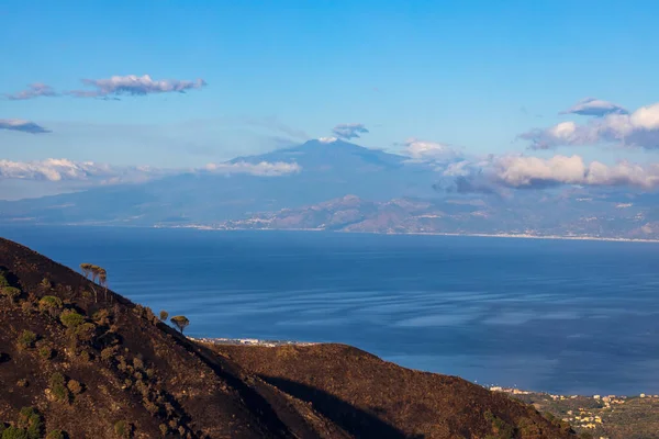 Paisagem Iluminada Pelo Sol Manhã Perto Reggio Calabria Com Ilha — Fotografia de Stock