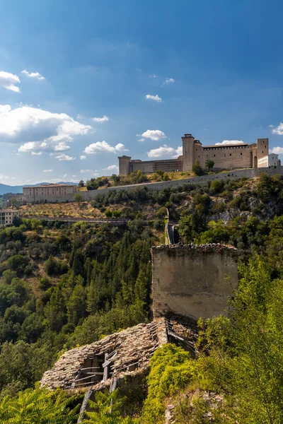 Spoleto Slott Med Akvedukt Umbrien Italien — Stockfoto