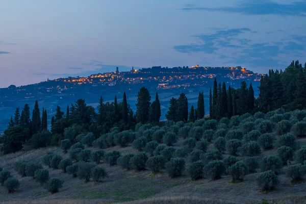 トスカーナ イタリアの夜の時間でVolterra — ストック写真