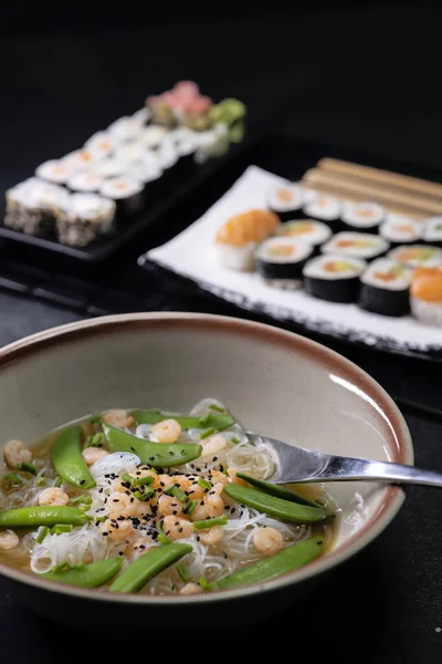 Varios Platos Cocina Asiática Con Sushi Típico —  Fotos de Stock