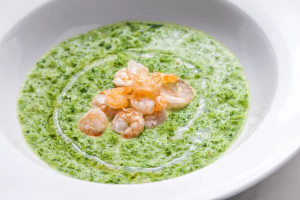 Cremige Spinatsuppe Mit Garnelen — Stockfoto