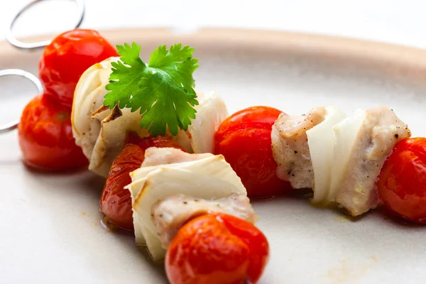 Skewers Chicken Meat Tomatoes Onion — Stock Photo, Image