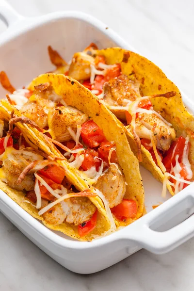 Tacos Filled Grilled Chicken Meat Tomatoes — Stock Photo, Image