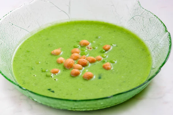 Sopa Ervilhas Verdes Com Ervilhas Fritas — Fotografia de Stock