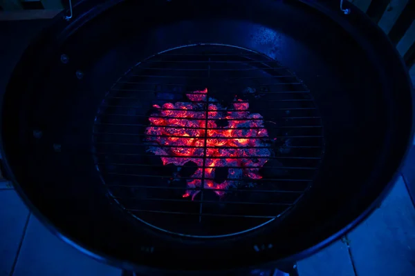 Primer Plano Carbones Quemados Parrilla — Foto de Stock