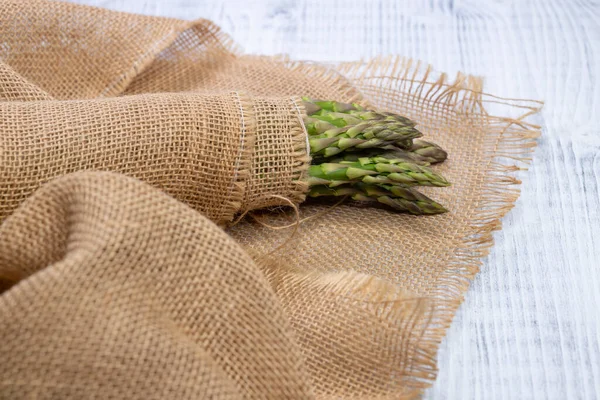 Stillleben Mit Frischem Grünen Spargel — Stockfoto