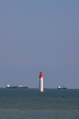 Ile de Re yakınlarındaki Phare de Chauvea gemileriyle La Rochelle, Pays de la Loire, Fransa