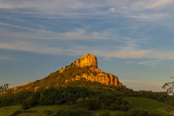 Roca Solutre Con Viñedos Borgoña Solutre Pouilly Francia —  Fotos de Stock