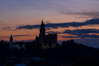 Kuzey Moravya 'daki Bouzov kalesi, Çek Cumhuriyeti